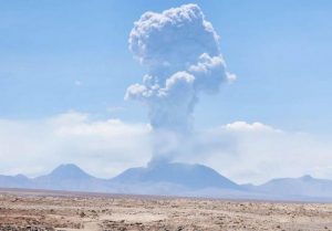 29913-la-puna-tomo-medidas-por-la-actividad-del-volcan-lascar