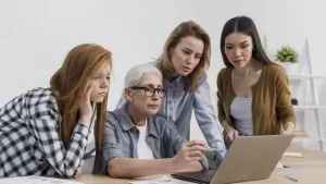 grupo-mujeres-adultas-trabajando-juntasjpg