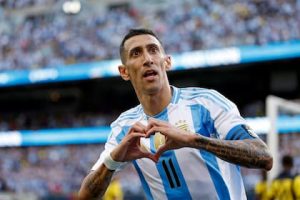 el-festejo-de-di-maria-tras-marcar-el-1-a-0-de-la-LCD2YHTLCNHANAFMHF6VTRLPXE