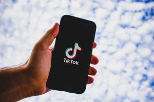 tiktok-5323005_1280-828x548-1