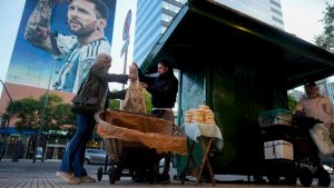 15360306_argentina-poverty