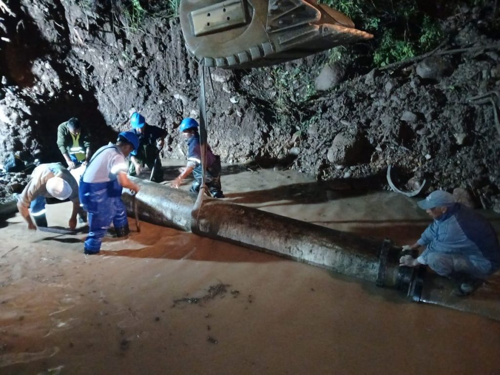 no-se-detienen-los-trabajos-restablecer-el-agua-potable-san-salvador-jujuy-2jpeg