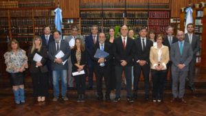 entrega-a-minsitro-de-gobierno-de-ante-proyecto-de-ley-creacion-consejo-de-la-magistratura-14425-1024x575jpg
