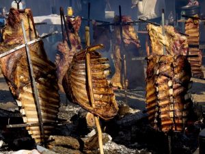 asado-a-la-estaca-en-brasasysabores