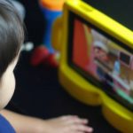 Crece la adicción a pantallas en los niños durante las vacaciones de invierno