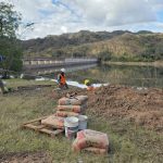 Obras para una sala de matrimonio al aire libre en el dique Los Alisos