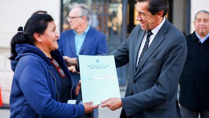 el-gobernador-entrego-70-escrituras-tramitadas-la-secretaria-ordenamiento-territorial-y-habitat